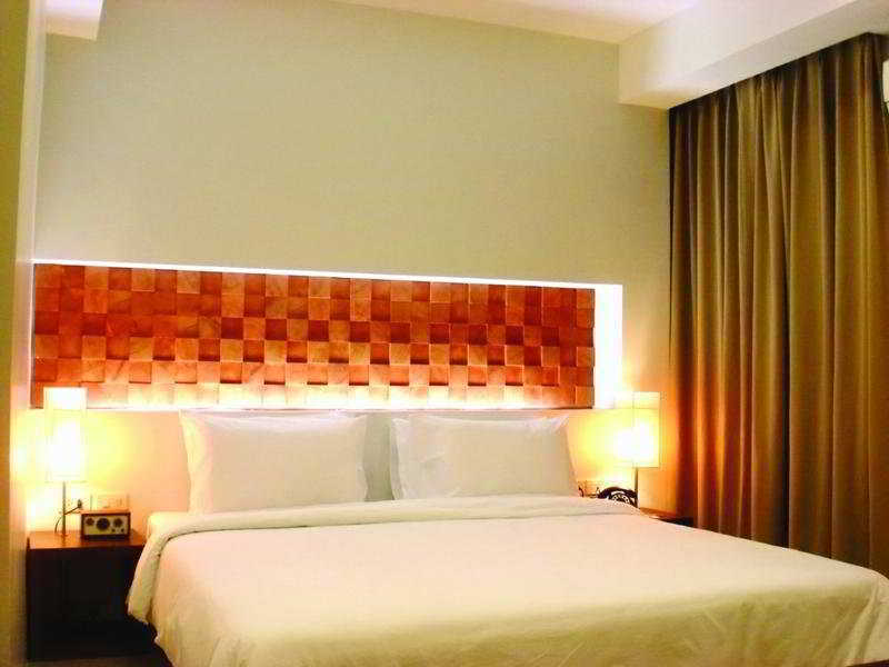 The Album Hotel Patong Phòng bức ảnh